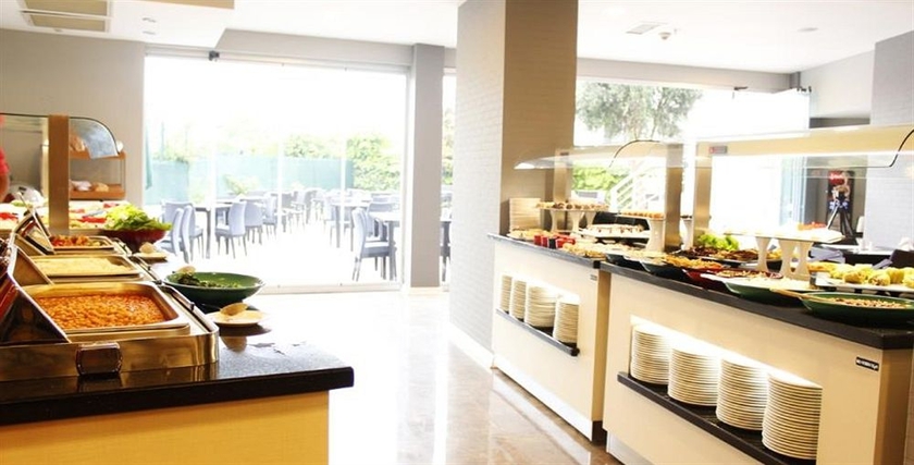 Imagen del bar/restaurante del Hotel Tourist Antalya. Foto 2