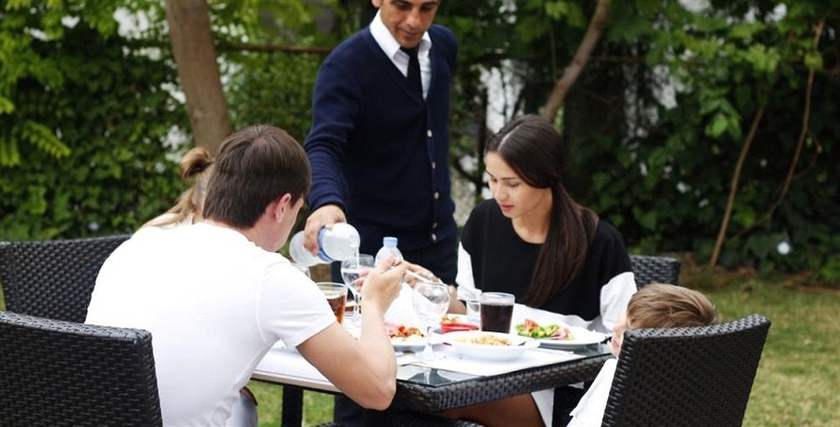 Imagen del bar/restaurante del Hotel Tourist Antalya. Foto 3