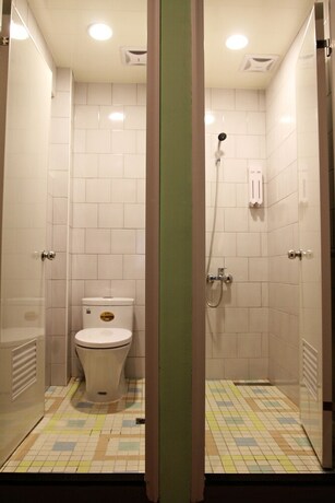 Imagen de la habitación del Hotel Tourist Bunny. Foto 15