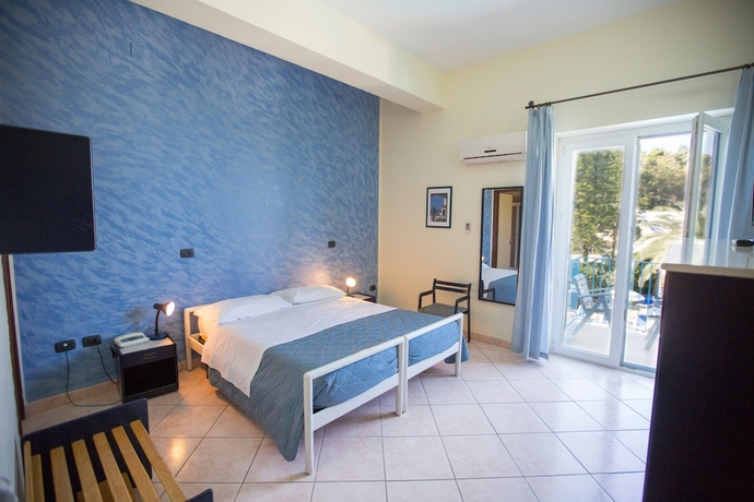 Imagen de la habitación del Hotel Tourist, Cefalu. Foto 8