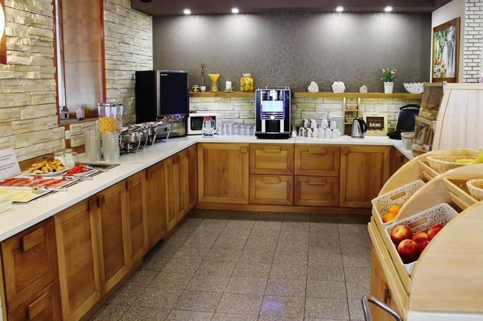 Imagen del bar/restaurante del Hotel Tourist Center Marko. Foto 2