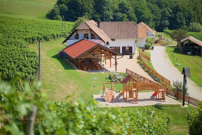 Imagen general del Hotel Tourist Farm Lovrec. Foto 12