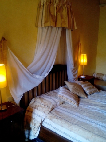 Imagen de la habitación del Hotel Tourist House. Foto 3