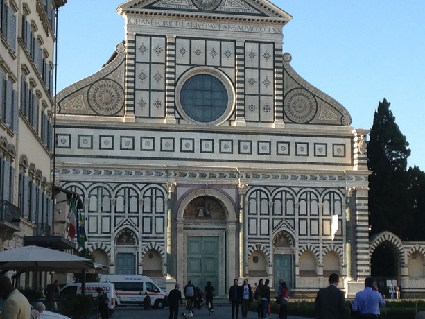 Imagen de los exteriores del Hotel Tourist House. Foto 13