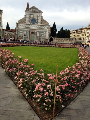 Imagen de los exteriores del Hotel Tourist House. Foto 14