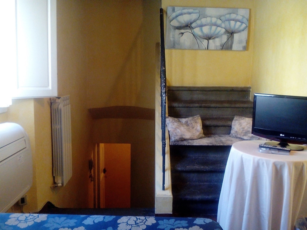 Imagen de la habitación del Hotel Tourist House. Foto 7