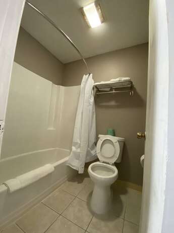 Imagen de la habitación del Hotel Tourist Inn, Absecon. Foto 6
