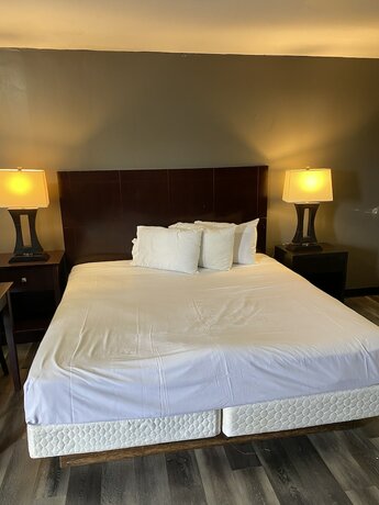 Imagen de la habitación del Hotel Tourist Inn. Foto 10