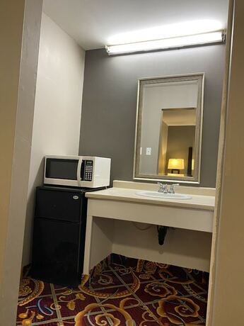 Imagen de la habitación del Hotel Tourist Inn. Foto 11