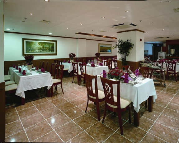 Imagen del bar/restaurante del Hotel Tourist June. Foto 2