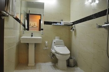 Imagen de la habitación del Hotel Tourist Masters. Foto 12