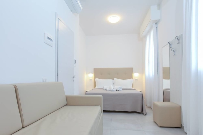 Imagen de la habitación del Hotel Tourist Meuble. Foto 2