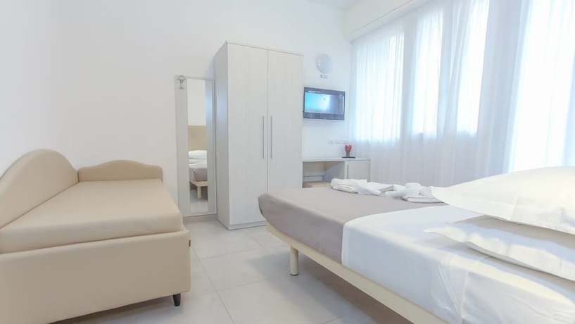 Imagen de la habitación del Hotel Tourist Meuble. Foto 3