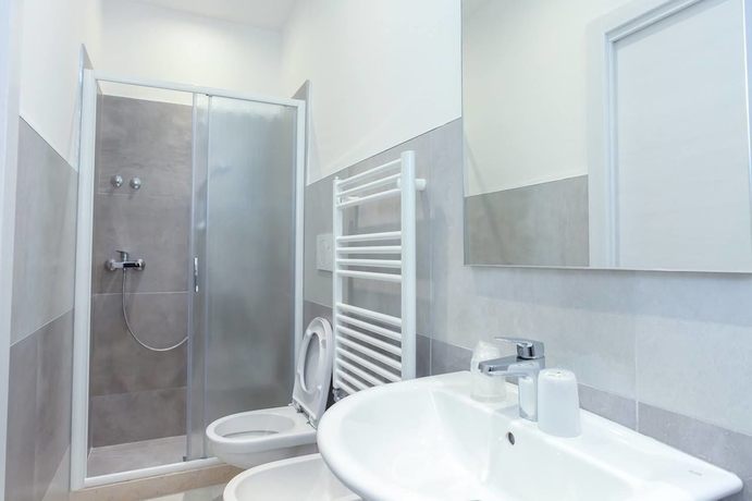 Imagen de la habitación del Hotel Tourist Meuble. Foto 10