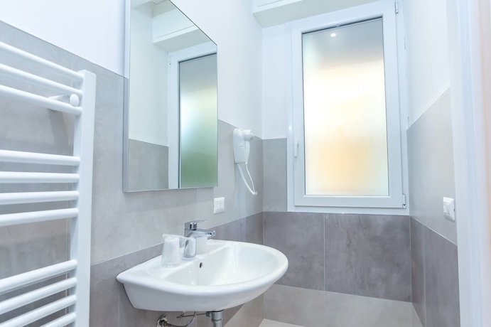 Imagen de la habitación del Hotel Tourist Meuble. Foto 15