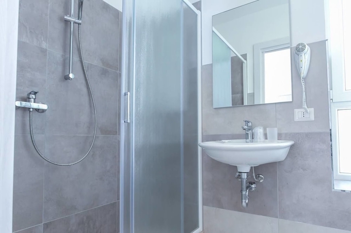 Imagen de la habitación del Hotel Tourist Meuble. Foto 17