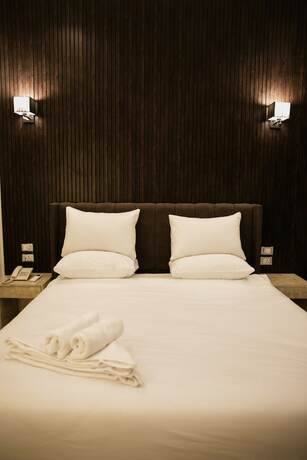 Imagen de la habitación del Hotel Tourist Palace. Foto 10