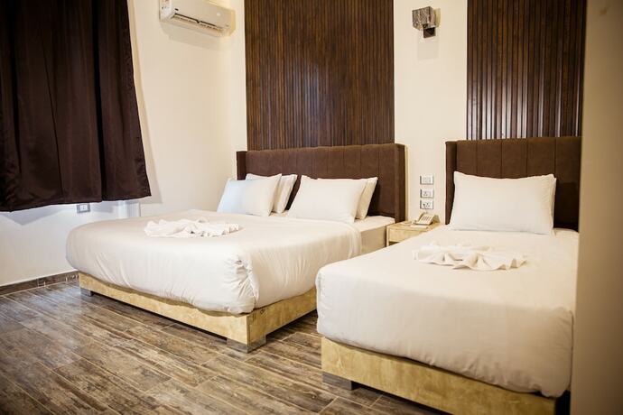 Imagen de la habitación del Hotel Tourist Palace. Foto 15