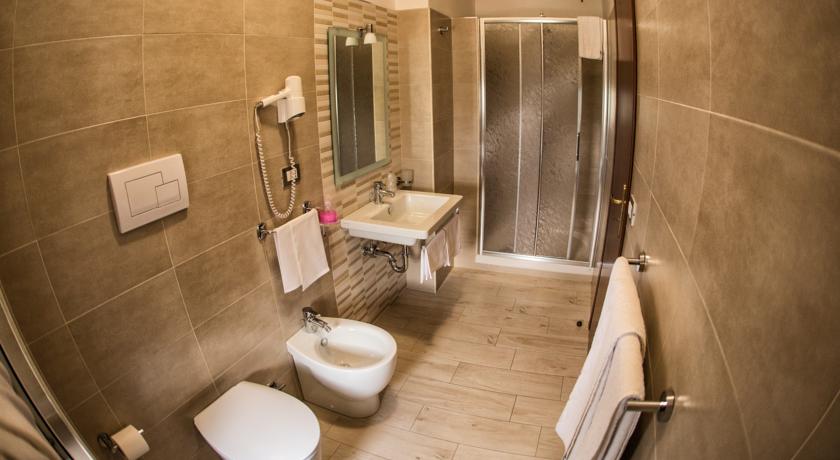 Imagen general del Hotel Tourist, Potenza. Foto 6