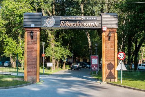 Imagen general del Hotel Tourist Resort Ribarsko Ostrvo. Foto 1