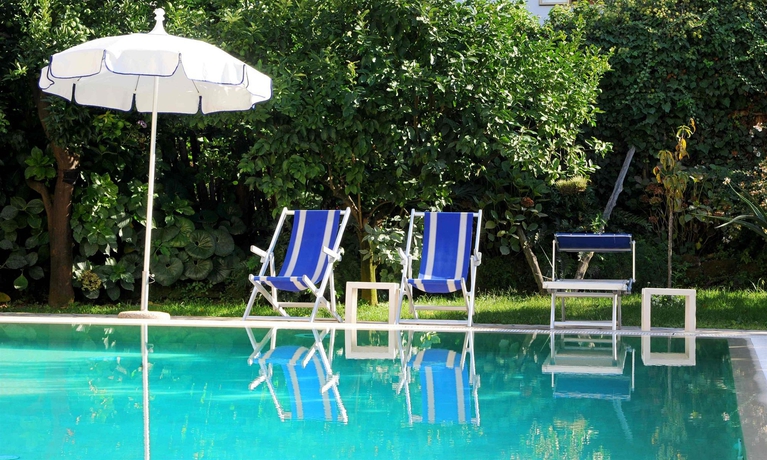 Imagen de la piscina del Hotel Tourist, Sorrento. Foto 13