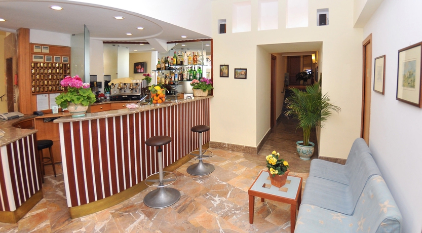 Imagen de los interiores del Hotel Tourist, Sorrento. Foto 10