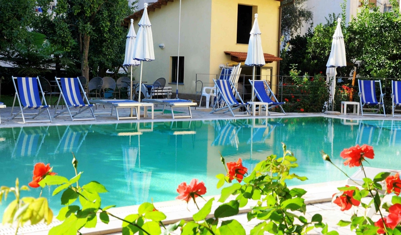 Imagen de la piscina del Hotel Tourist, Sorrento. Foto 14