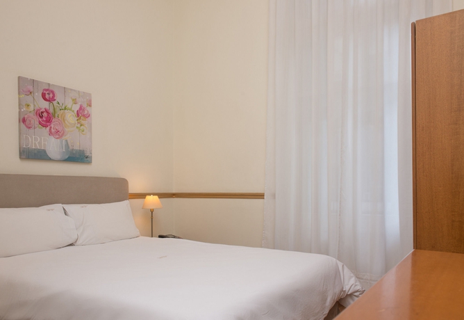 Imagen de la habitación del Hotel Tourist, Tesalonica. Foto 8