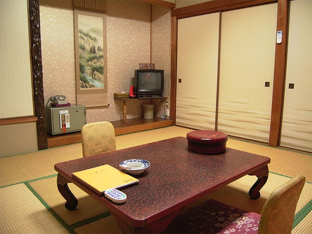 Imagen de la habitación del Hotel Toushijima Onsen Suzunami. Foto 9