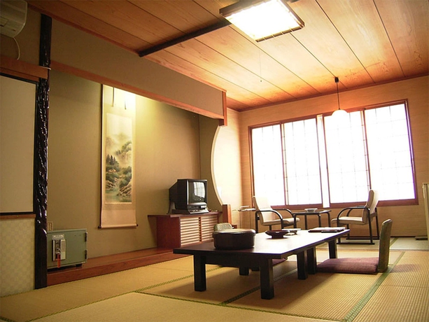 Imagen de la habitación del Hotel Toushijima Onsen Suzunami. Foto 11