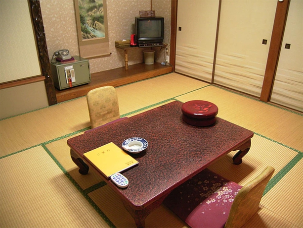 Imagen de la habitación del Hotel Toushijima Onsen Suzunami. Foto 12