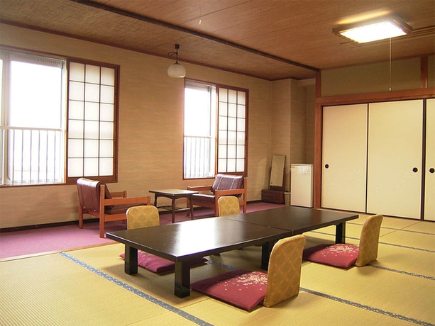 Imagen de la habitación del Hotel Toushijima Onsen Suzunami. Foto 13