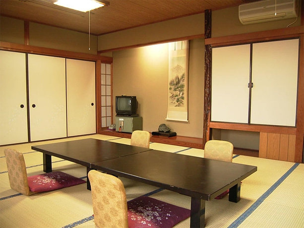 Imagen de la habitación del Hotel Toushijima Onsen Suzunami. Foto 15