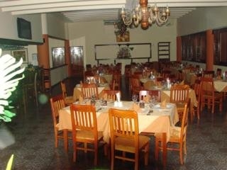 Imagen del bar/restaurante del Hotel Tower House Suites. Foto 3
