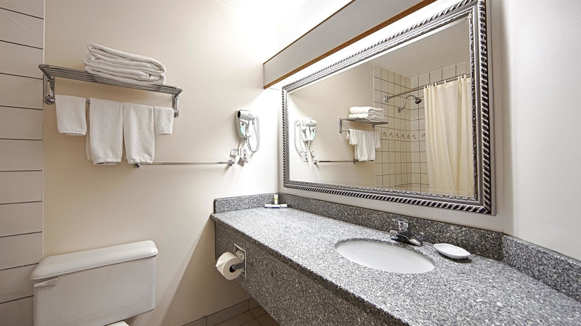 Imagen de la habitación del Hotel Tower Inn and Suites. Foto 11