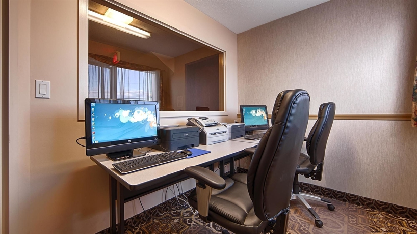 Imagen de los interiores del Hotel Tower Inn and Suites. Foto 14
