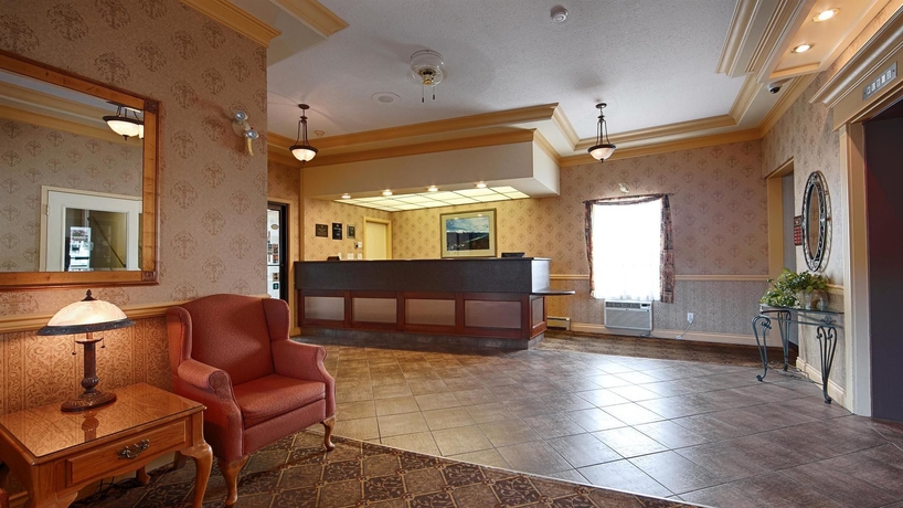 Imagen de los interiores del Hotel Tower Inn and Suites. Foto 16