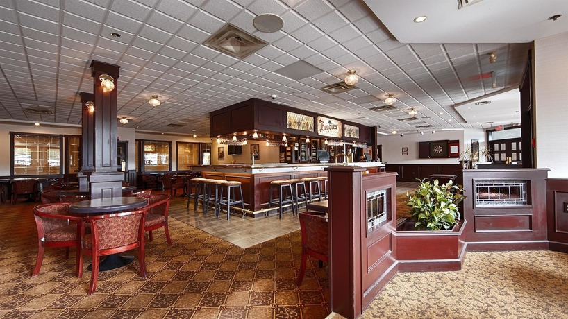 Imagen del bar/restaurante del Hotel Tower Inn and Suites. Foto 3