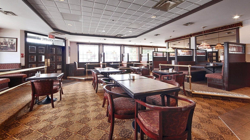 Imagen del bar/restaurante del Hotel Tower Inn and Suites. Foto 4