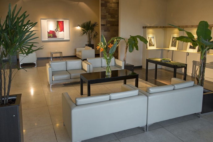 Imagen de los interiores del Hotel Tower Inn and Suites. Foto 13