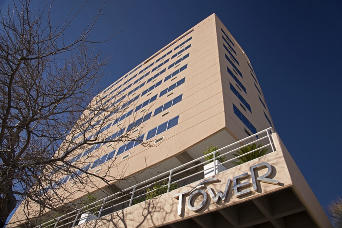 Imagen general del Hotel Tower Inn and Suites. Foto 1