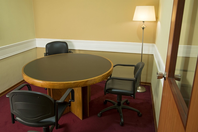 Imagen de los interiores del Hotel Tower Inn and Suites. Foto 15