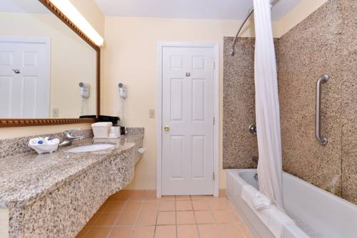 Imagen de la habitación del Hotel Tower Inn and Suites Of Guilford - Madison. Foto 14