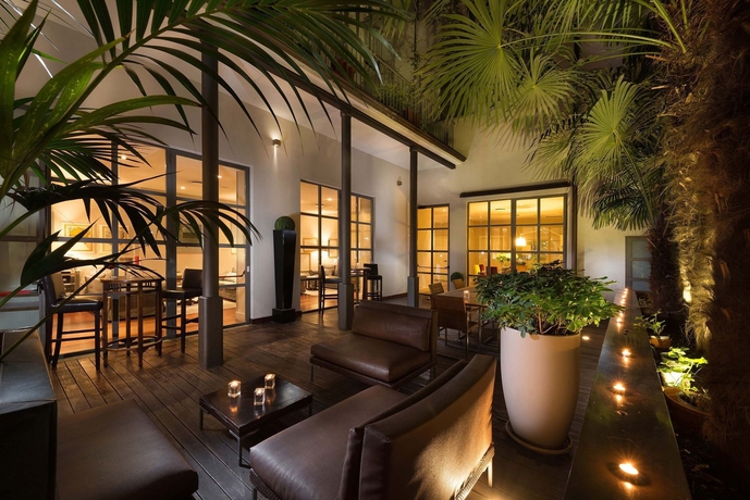 Imagen de los exteriores del Hotel Town House 12. Foto 11