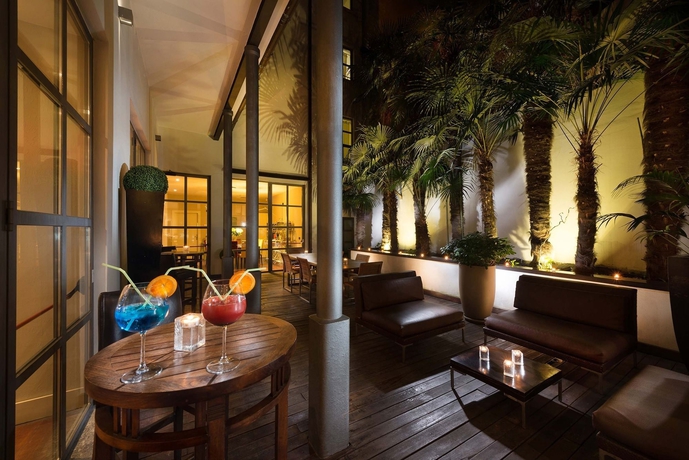 Imagen de los exteriores del Hotel Town House 12. Foto 12