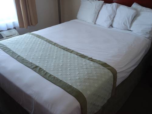 Imagen de la habitación del Hotel Town House Extended Stay Downtown. Foto 3