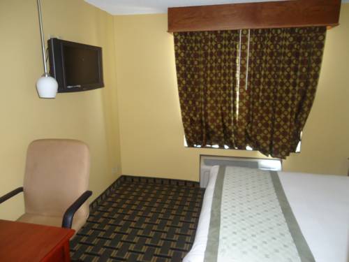 Imagen de la habitación del Hotel Town House Extended Stay Downtown. Foto 7