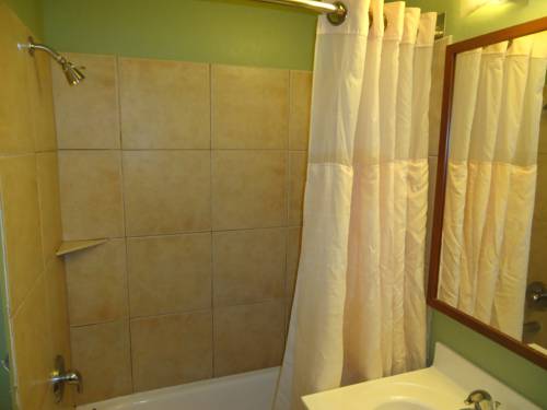 Imagen de la habitación del Hotel Town House Extended Stay Downtown. Foto 8