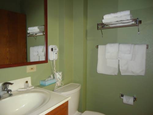 Imagen de la habitación del Hotel Town House Extended Stay Downtown. Foto 9