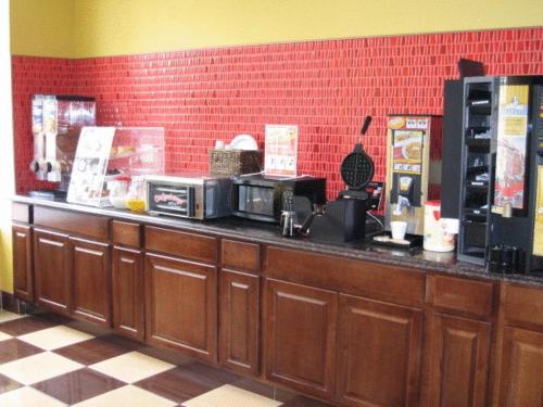 Imagen general del Hotel Town House Inn and Suites. Foto 2